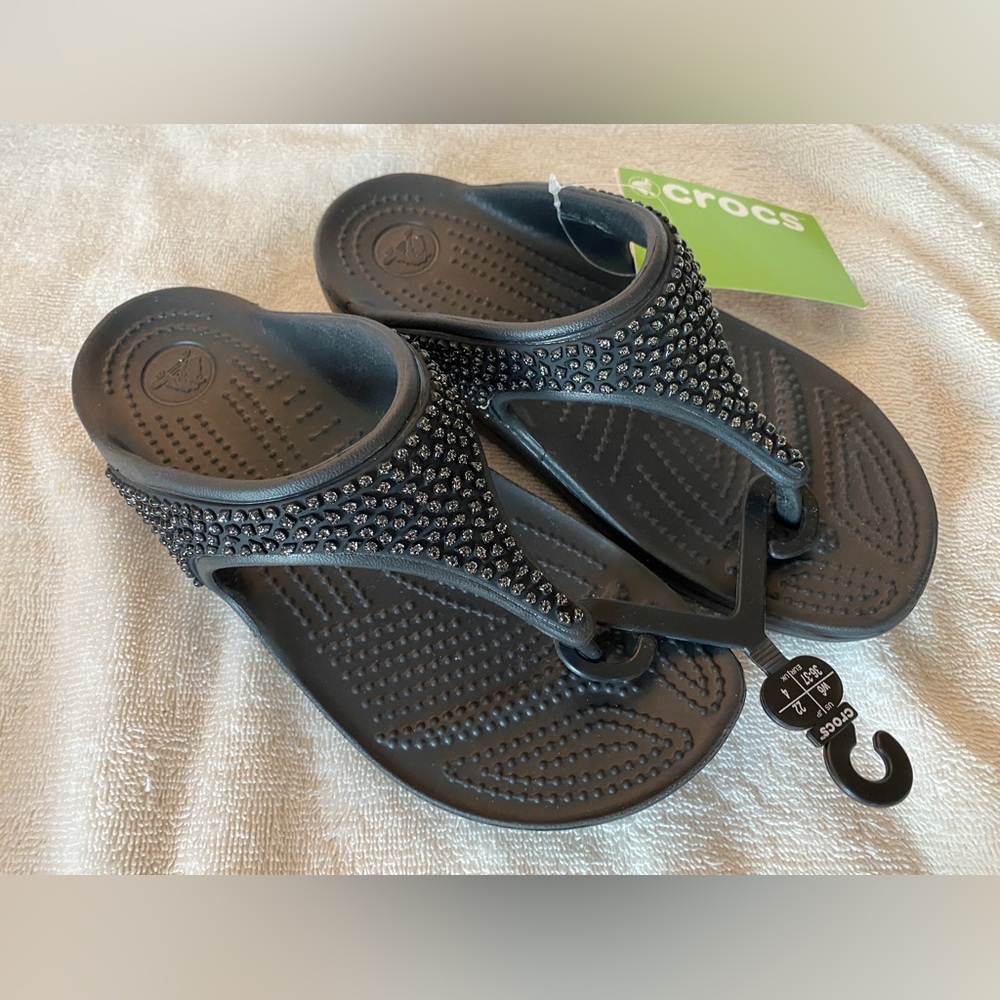 NEW Crocs Women’s Sloane Black Embellished Flip Flop Sandals 8